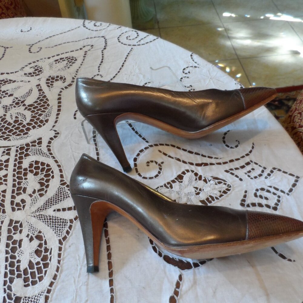 Chanel Light Brown Calf Leather Pumps w/Lizzard Trim cap Toe Size 38.5 - Picture 9 of 16